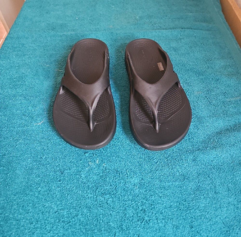 OOFOS OOriginal Recovery Sandal in black